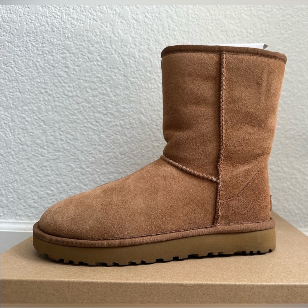UGG Women’s Classic Short II Boots (Size: 6)